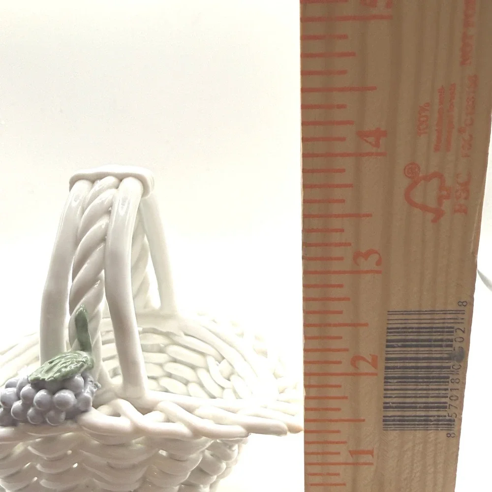 CAPODDIMONTE Lattice Basket Small White Grape Accents Woven Vtg Decorative